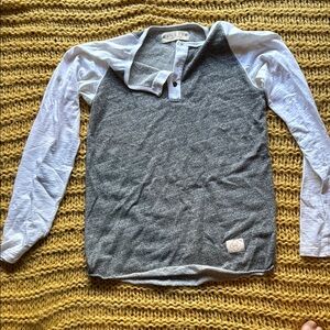 Men’s Gray and White Shirt